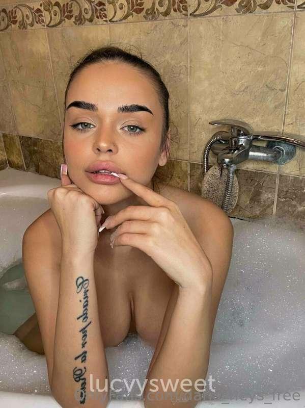 @lucyysweet is so horny about seeing you tonight, daddy 🍆🔞
@..