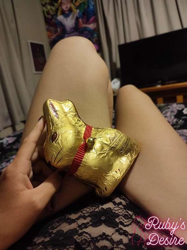 This Lindt bunny's got the best seat in the house 😏 Thanks t..