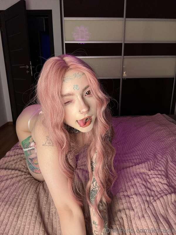 i’m soft but i bite. metaphorically. mostly ^^