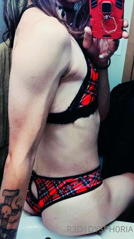 Dress like a picnic blanket, cause you can lay me out and il..