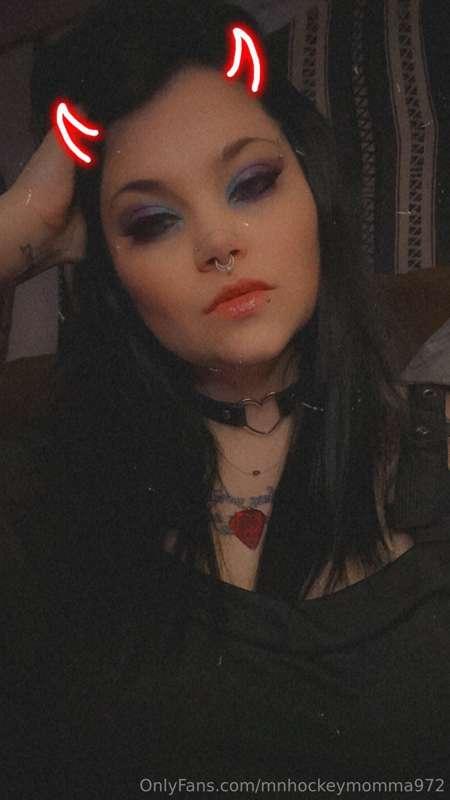 Don’t be shy minions.. message me your desires.. 😘