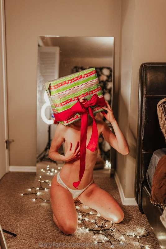 Christmas "HEAD" BJ video 🎄 with @averyhardman It's a glory-..