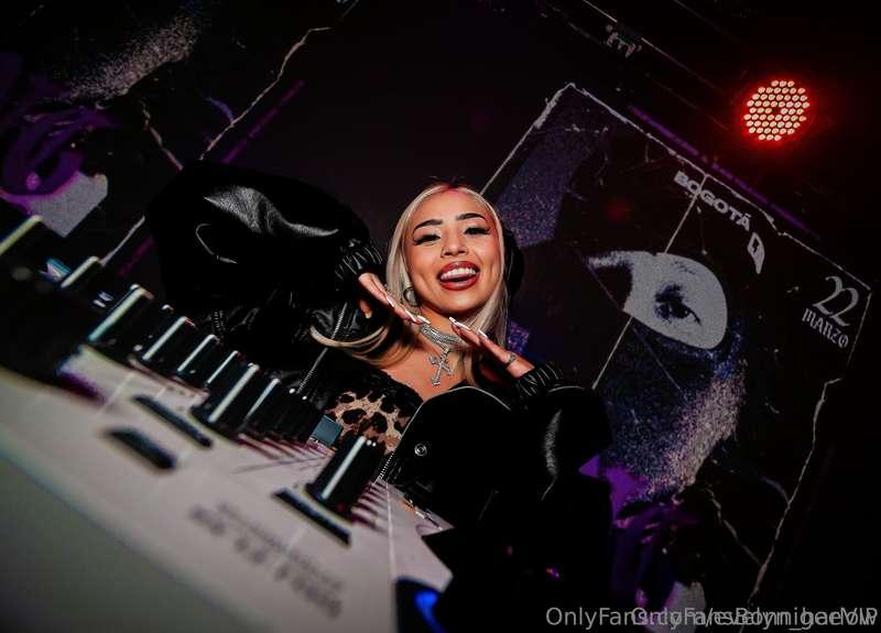 💃 @evelyn_harlow is the REAL Latina baddie. She’s a DJ that’..