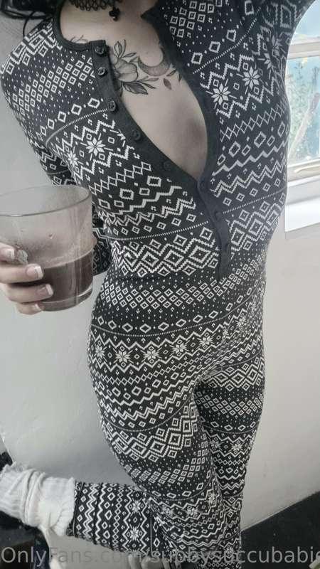 hot chocolate anyone? it's vegan 🥺