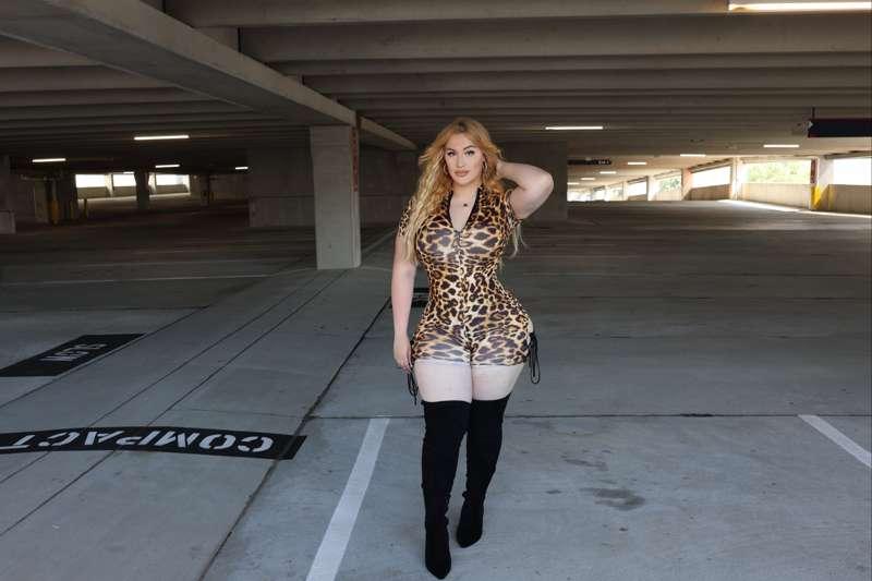 Not your average OF model 😜