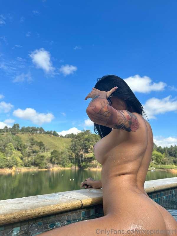 Have u ever fucked in a pool? 💭 😈