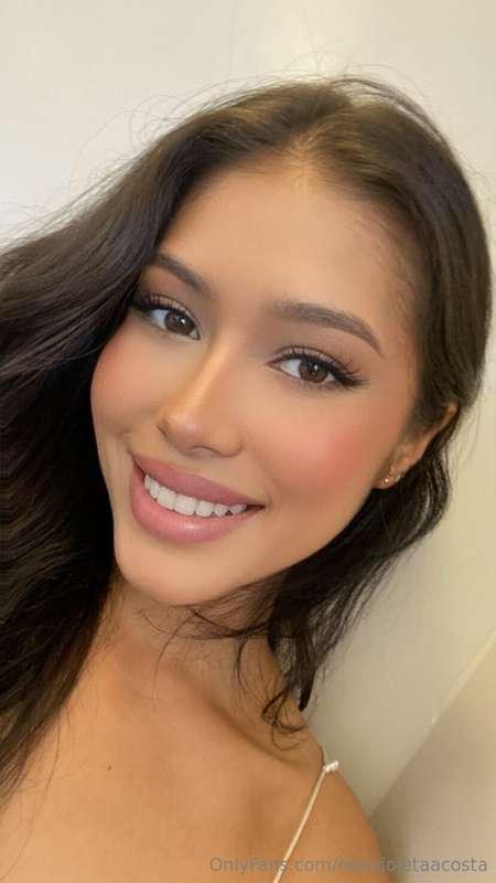 In a world full of trends, she's a timeless beauty. 💖