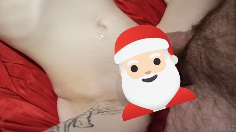 🎅🏻Santa fucks me, guess I'm on the naughty list this year 💋S..