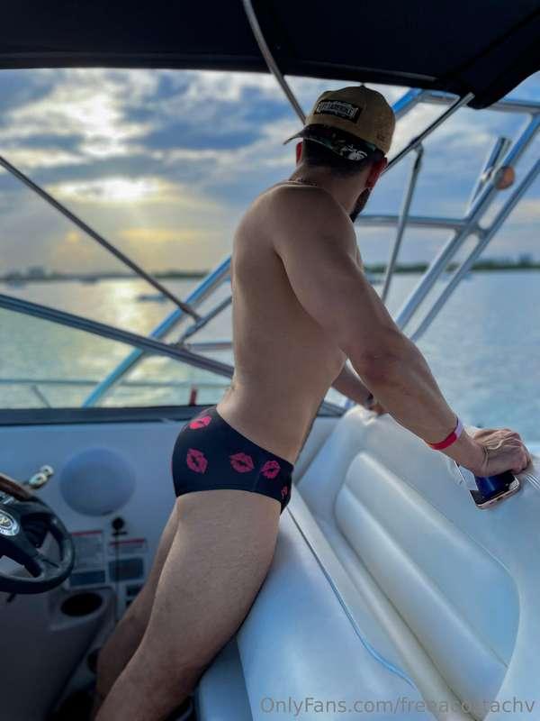 Tip if you think this 🍑 deserves a little extra love💕