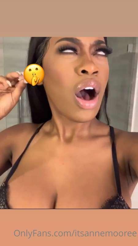 Watch me take this huge 🍆 in my tight WET PUSSY 👅 this is th..