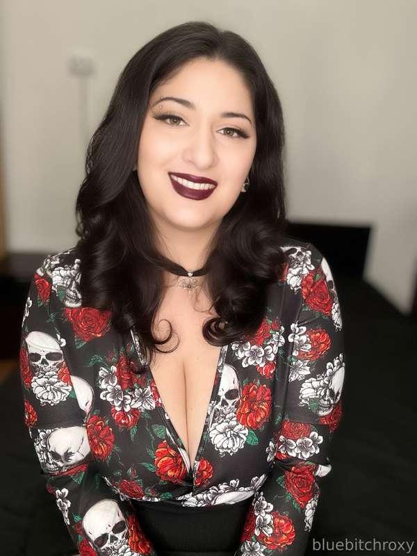 People say that onlyfans girls should "get a job". Well... i..
