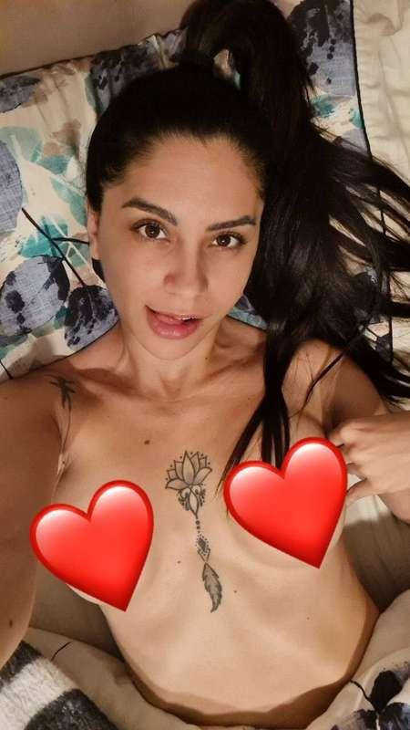 Νομίζω οι ιστόριες που ανεβάζω σας αρέσουν, οποτέ θα την ανα..