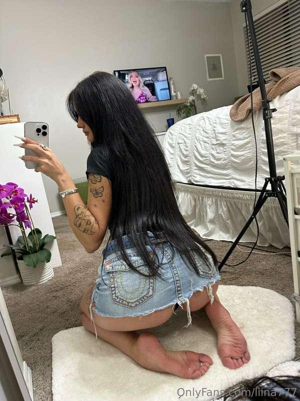 Would you go out with me wearing a skirt this short? ;P