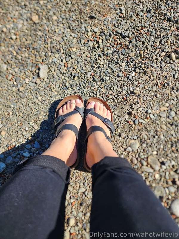 Do you like feet? Wanna help me get a pedi? You can pick my ..