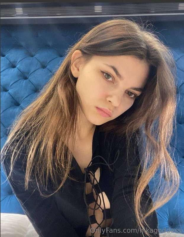 NATURAL CUTE @arishy😍😍😍SHE WILL WRAP HER JUICY LIPS AROUND Y..