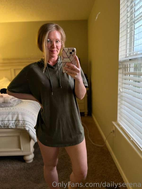 No pants = a good Monday ☺️