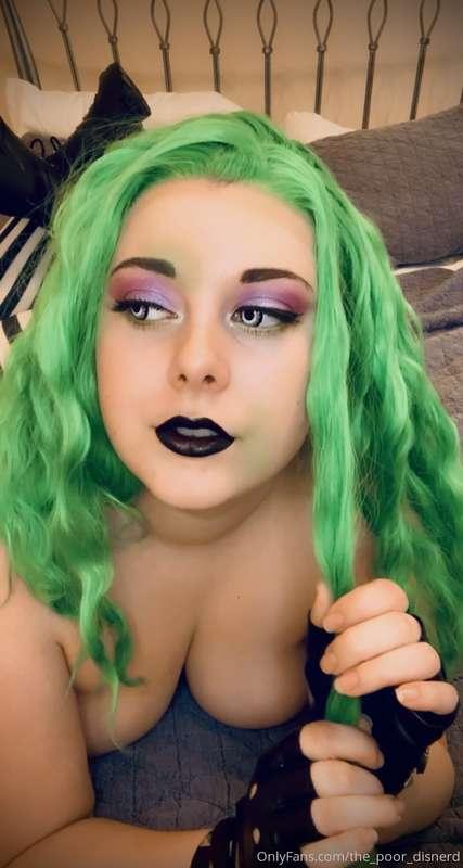 Happy Friday!! Just patiently waiting for Halloween!! It’s a..