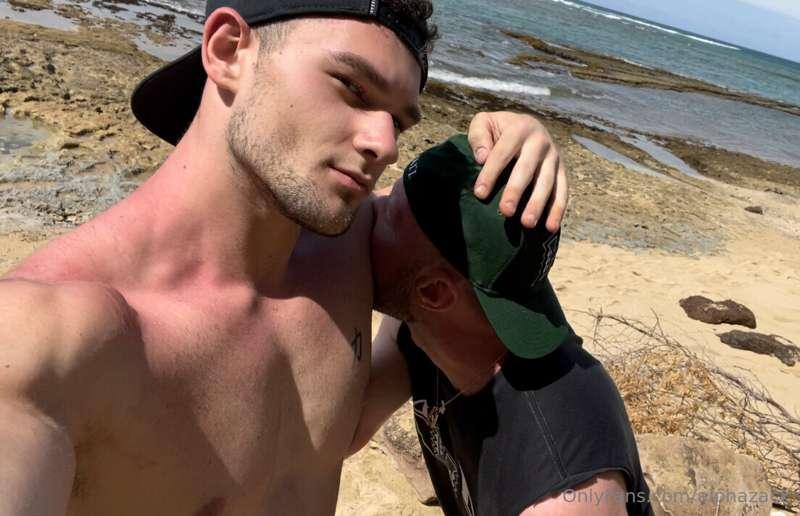 Who else wants to worship daddy zacks pits 😈