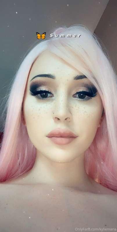 Hi guys lol should I start posting content on here? I guess ..