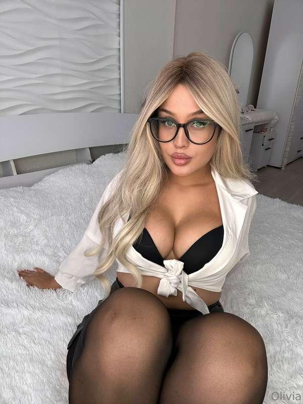 Can I wake you up by putting some cherries on your mouth? 🫣😽