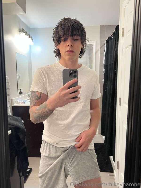 Fuck I woke up horny as fuck