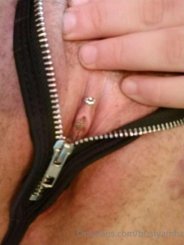 bustyambz image #1