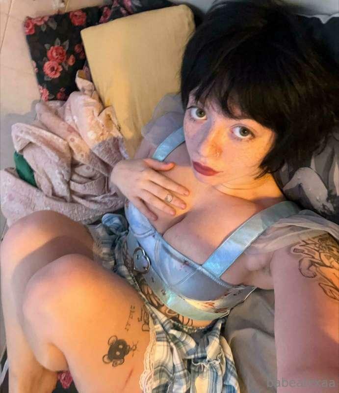 Sono sola soletta sul lettino🧸 che ne dici di farmi compagni..