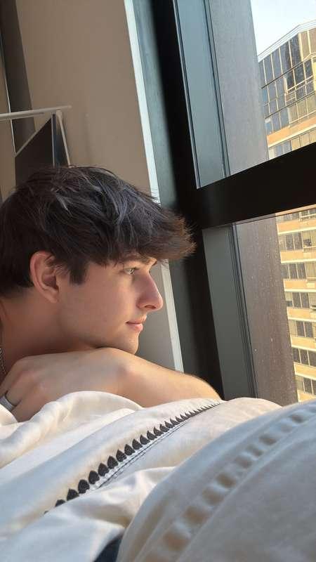 Sitting here wondering why you still haven’t texted me back ..