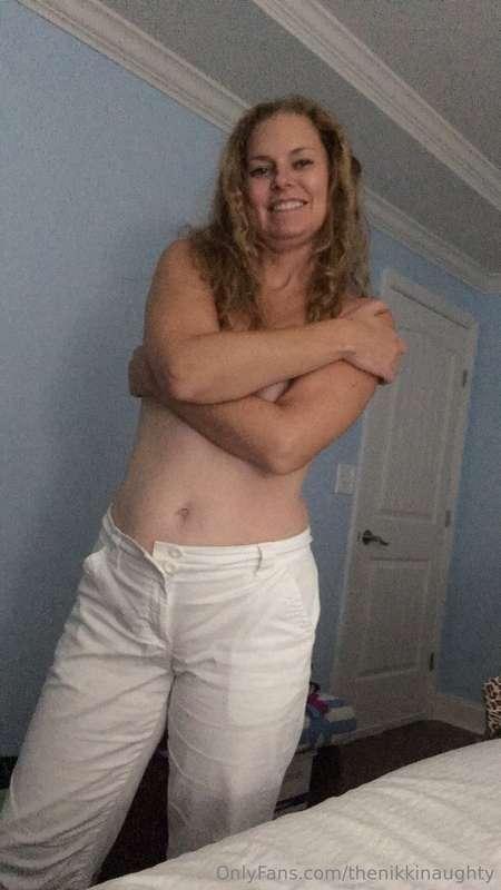 Tits out Throwback to August 2016. Do yall enjoy the throwba..