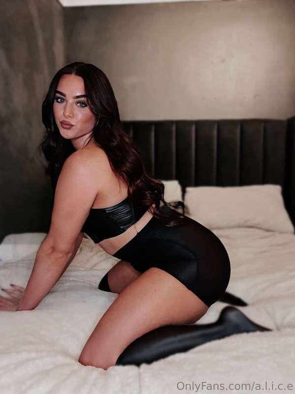 The pose is everything 🖤