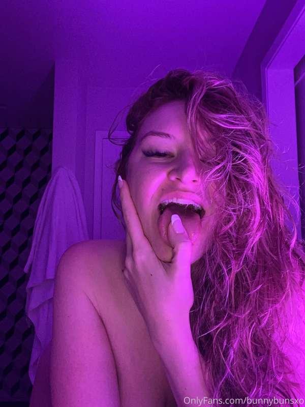 Your cock would taste better than my finger 👅