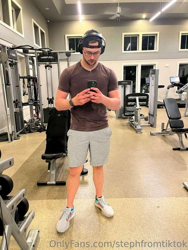 Work hard to play harder 🤤 75 Hard DAY 10
