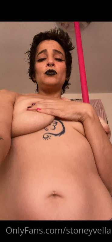 Gothic Vella - black lips and messy medium short black hair...