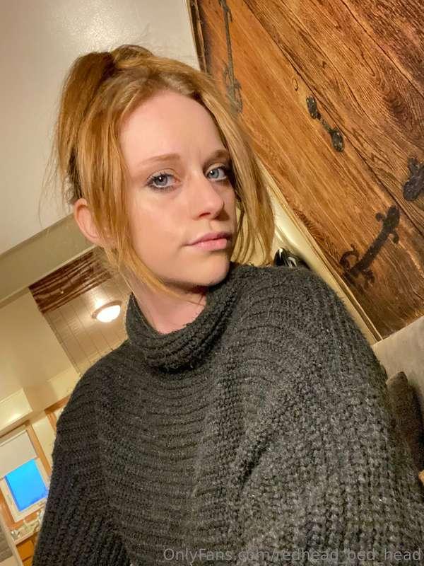 sweater weather 👩🏻‍🦰🌾🌻