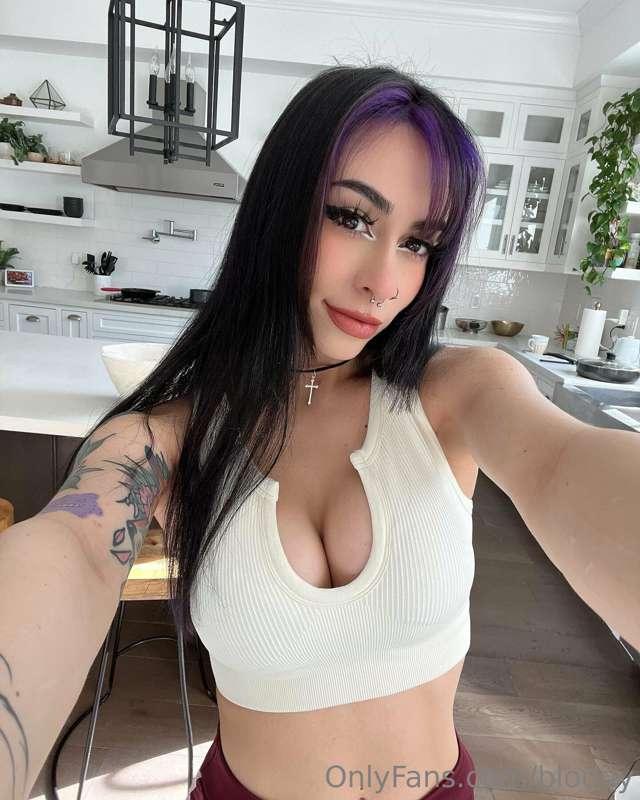 kinda miss the purple in my hair!! what do you think of it?!