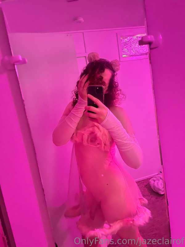 Pink and fuzzy, but don’t worry I’m perfectly smooth 🤭