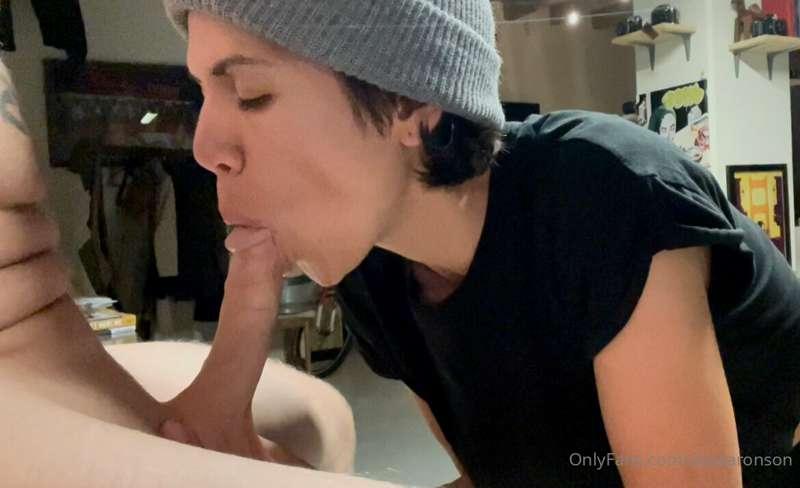 Steamy cock sucking and pulling with my STRONG mouth. This w..