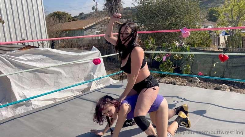 @steviekixx dominates and humiliates jobber @hiltonnicolesmi..