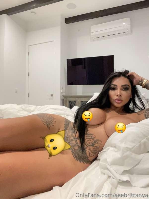 ### FULLY NAKED FOR YOUR COCK 🐱🤤  I got ***completely nude**..