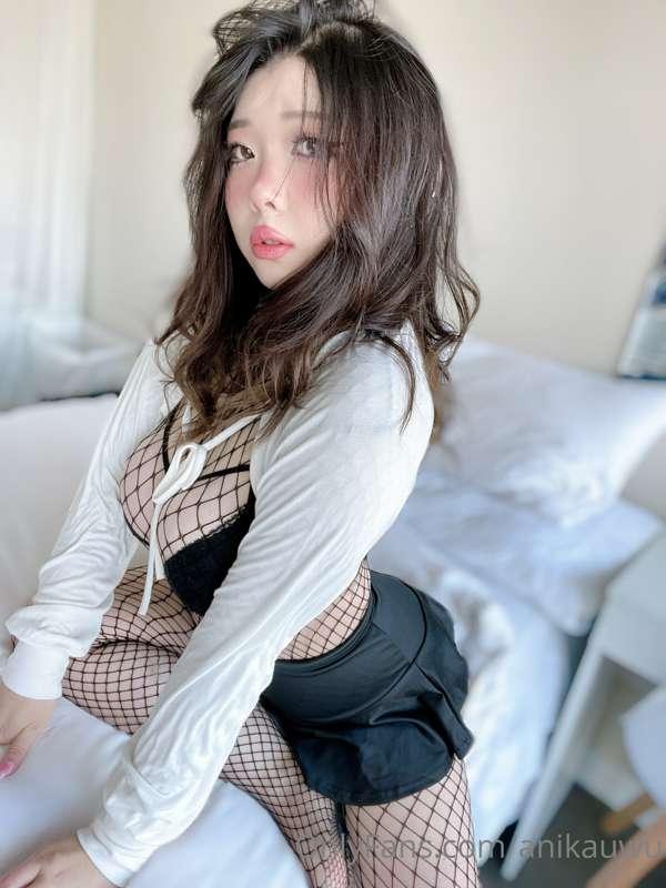 tbh fishnets like this are not that comfortable (∩˃ω˂∩) but ..