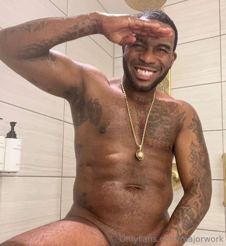 Fresh out the shower & ready to put in that MAJORWORK 💦 BIG ..