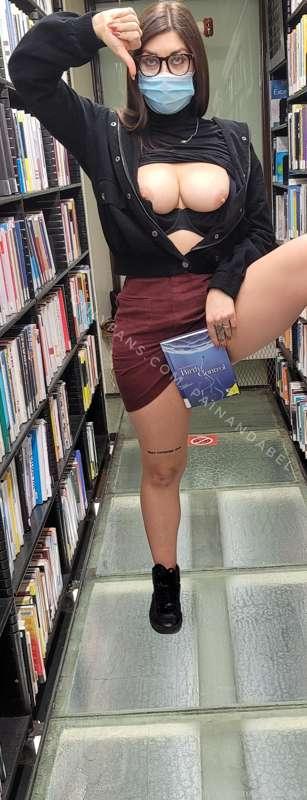 Just a slutty/nerdy biology major with a fetish for sticky, ..
