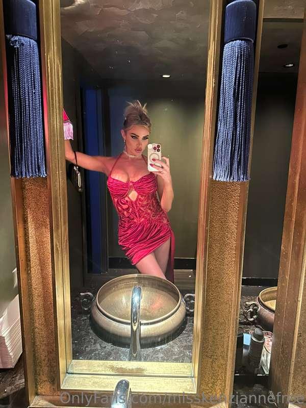 Back from Vegas! Can't wait to chat babes check your dms😘🎁