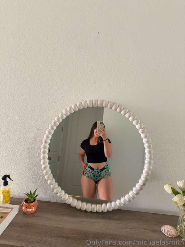 Can I send you nudes? DM me if I can! 😍