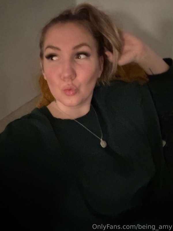 Who wants an impromptu live tonight? Let’s say 8ish? Xx