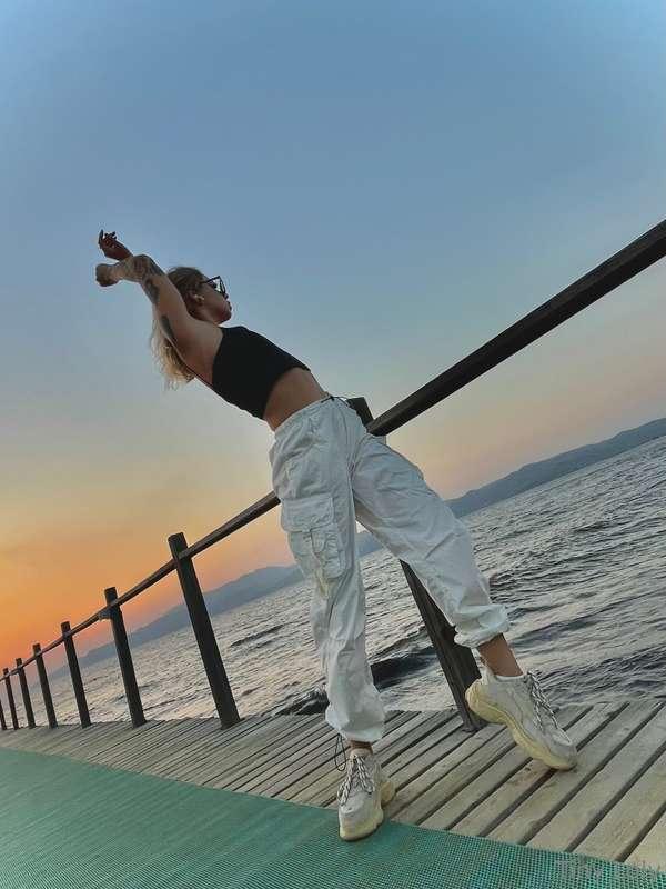 Enjoying the beautiful view again🤤  How do U spend your even..