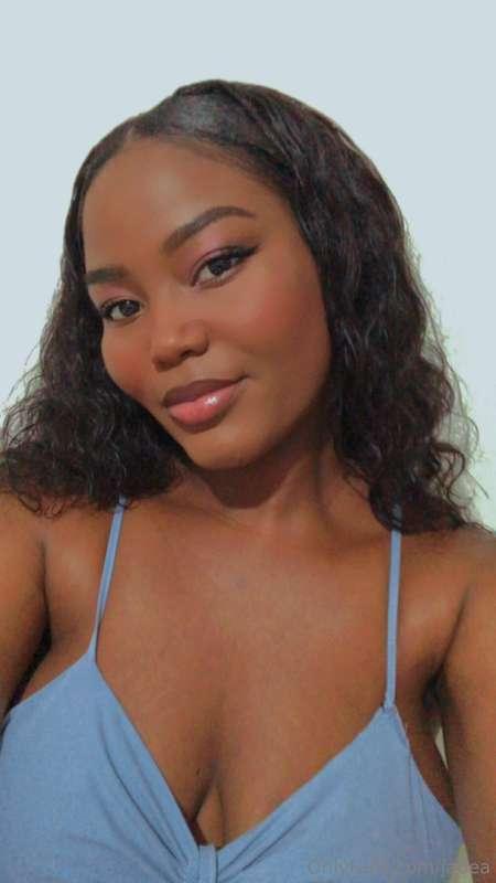 Honey, do you like the way I look? 😍 Tell me, what is your f..