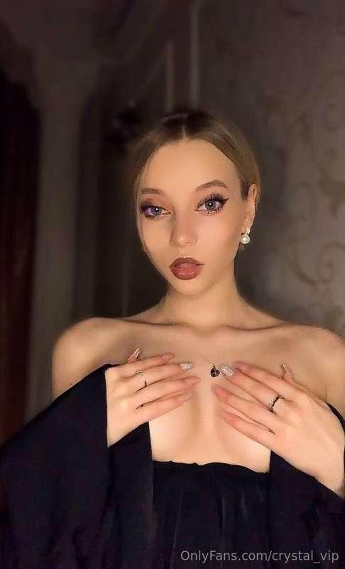 I’m the fantasy you finish start with your eyes.💕👅
