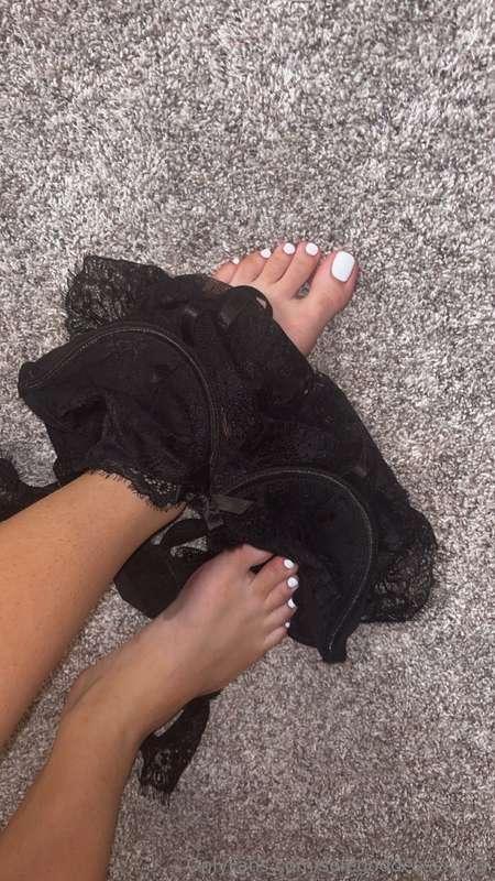 Who else is feeling naughty? Drop a ❤️ and comment below and..