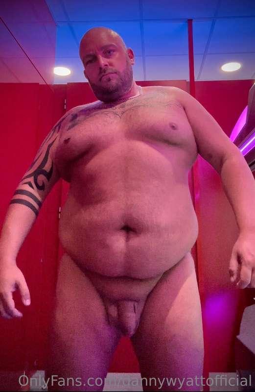 Couldn’t wait to cum today so had a cheeky wank in the sun b..